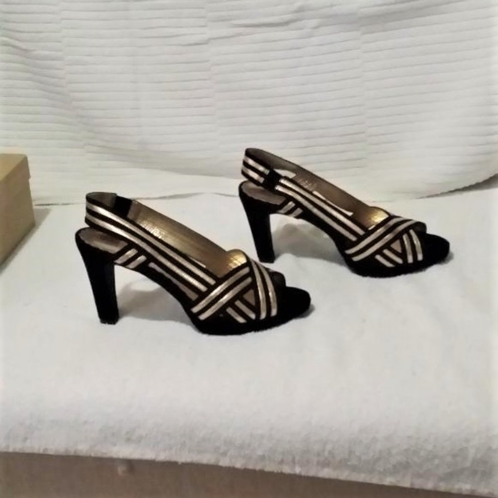 Naturalizer Black and Gold Suede pumps